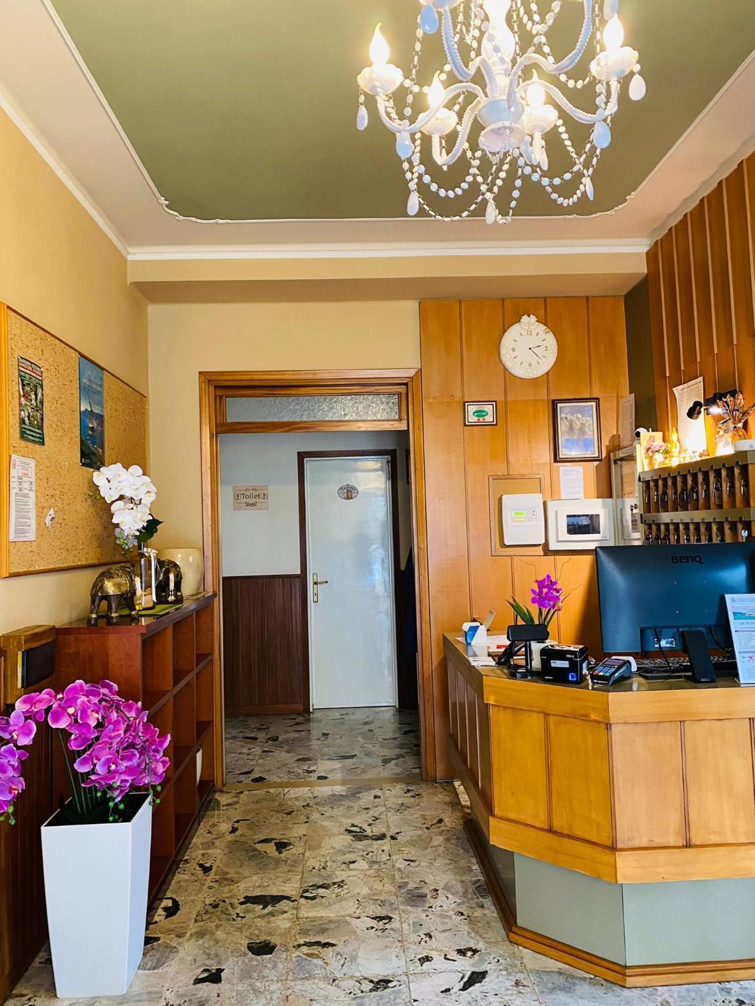 Torri Del Benaco花园酒店