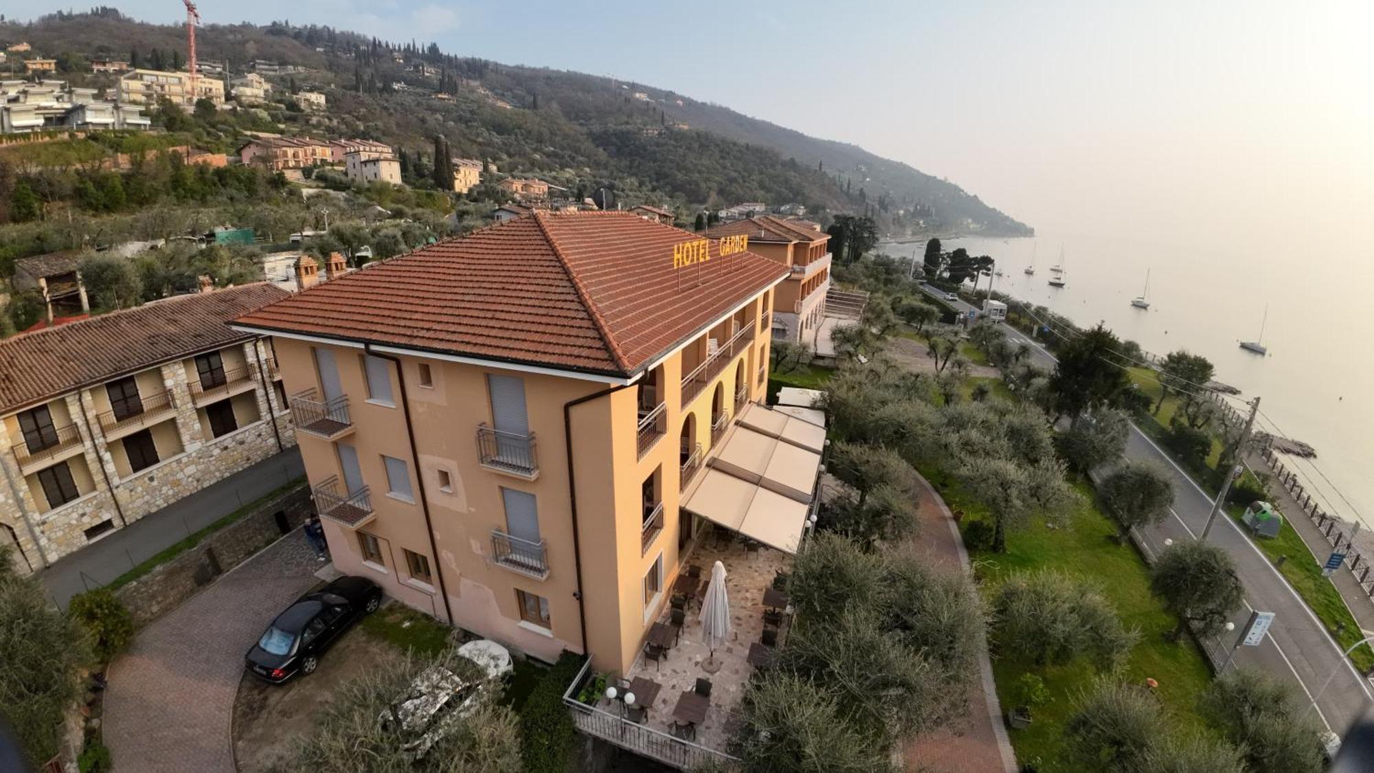 Garden Hotel 2*