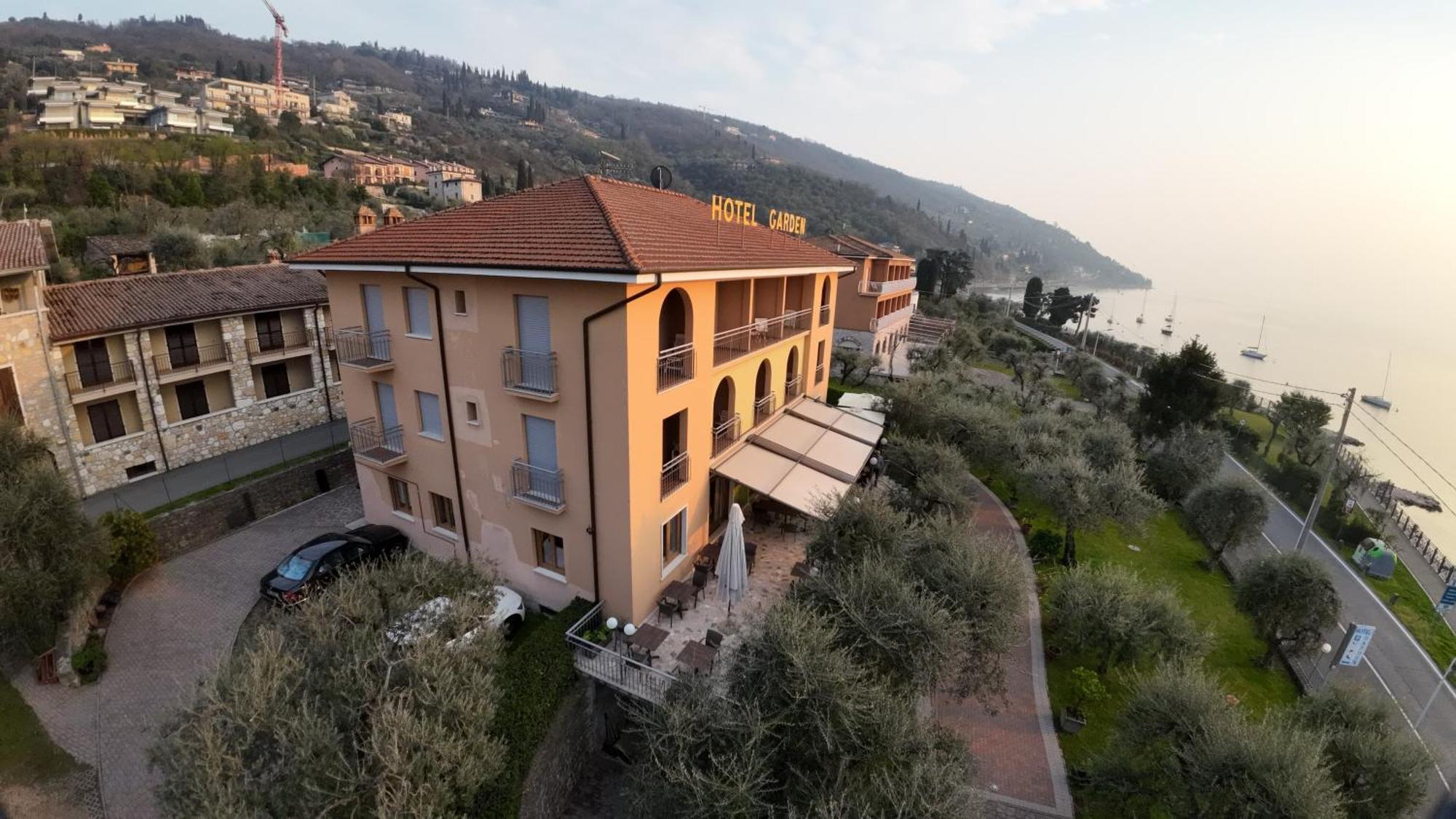 Garden Hotel 2*